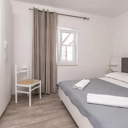 Cozy In With House Sea View Апартаменты *